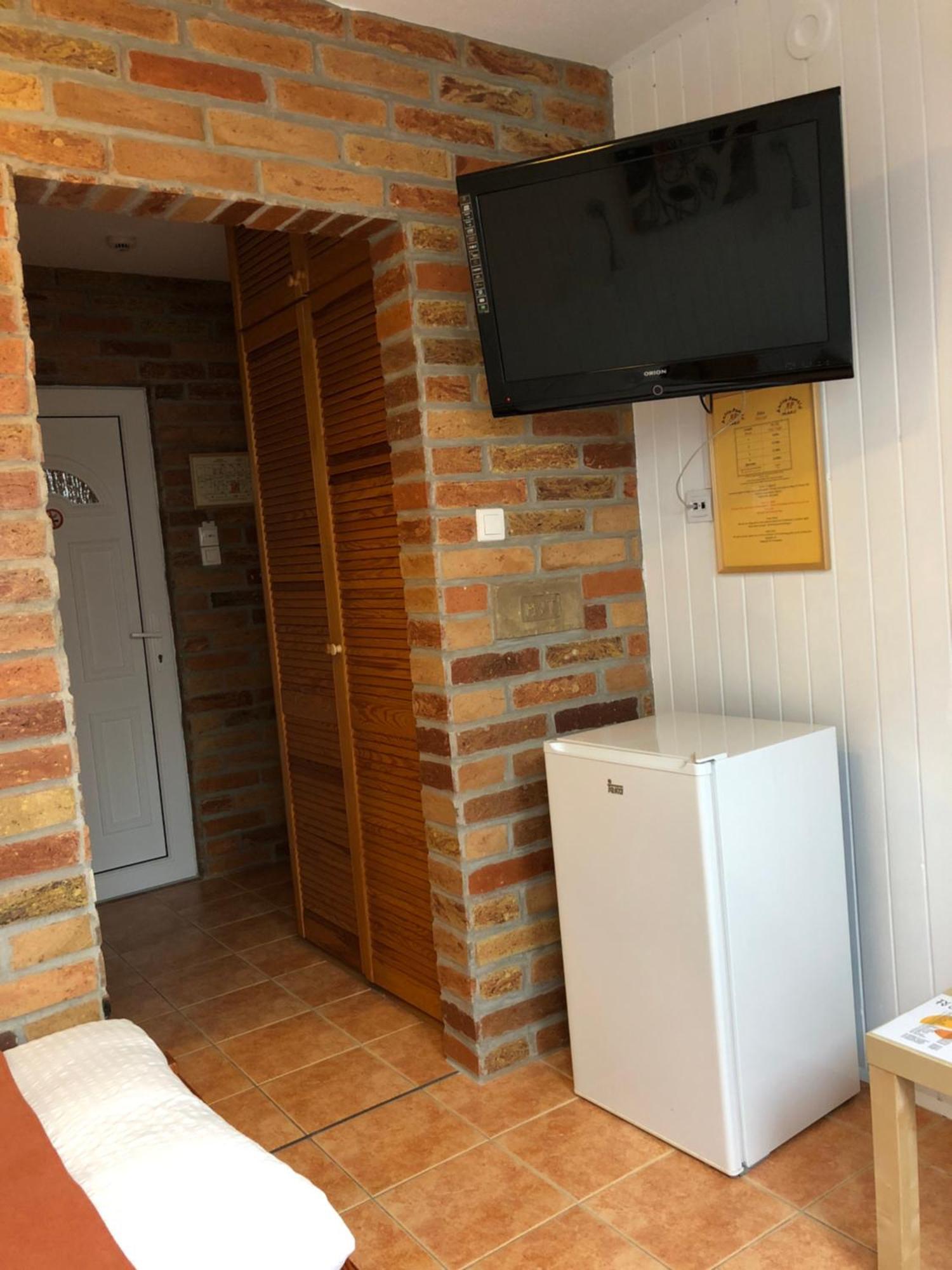Hotel Autóscsárda és Panzió Makó Esterno foto