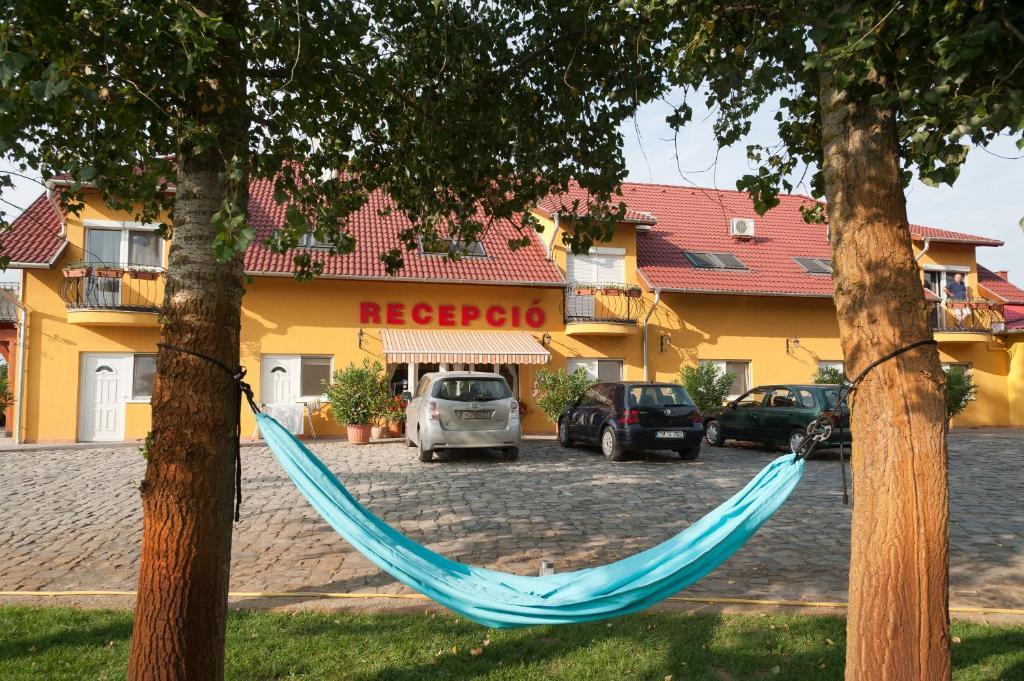 Hotel Autóscsárda és Panzió Makó Esterno foto